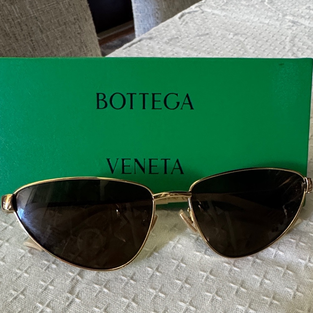 Bottega Veneta Sunglasses with Gold Frame and Dark Lenses